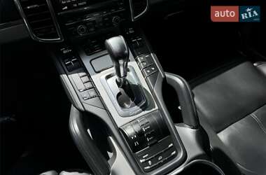 Внедорожник / Кроссовер Porsche Cayenne 2010 в 