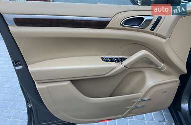 Позашляховик / Кросовер Porsche Cayenne 2012 в 