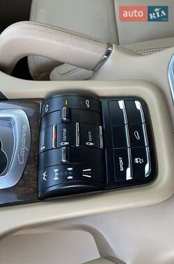 Позашляховик / Кросовер Porsche Cayenne 2012 в 
