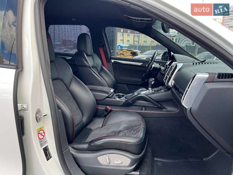 Внедорожник / Кроссовер Porsche Cayenne 2013 в Киеве