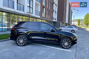 Позашляховик / Кросовер Porsche Cayenne 2016 в 