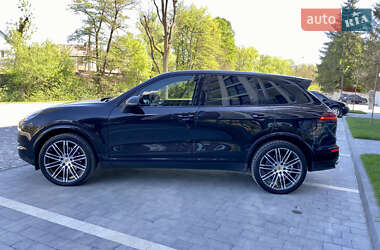 Позашляховик / Кросовер Porsche Cayenne 2016 в 