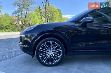 Позашляховик / Кросовер Porsche Cayenne 2016 в 