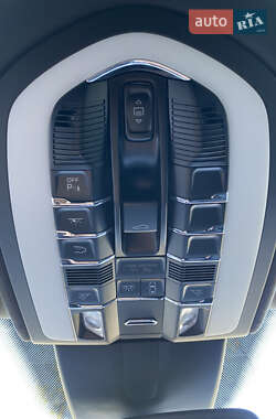Позашляховик / Кросовер Porsche Cayenne 2016 в 