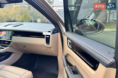 Внедорожник / Кроссовер Porsche Cayenne 2018 в 