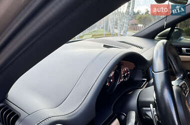 Внедорожник / Кроссовер Porsche Cayenne 2018 в 
