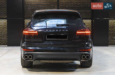 Позашляховик / Кросовер Porsche Cayenne 2014 в 