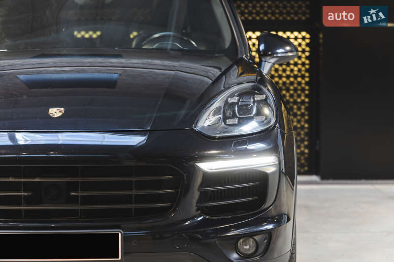 Внедорожник / Кроссовер Porsche Cayenne 2014 в Луцке