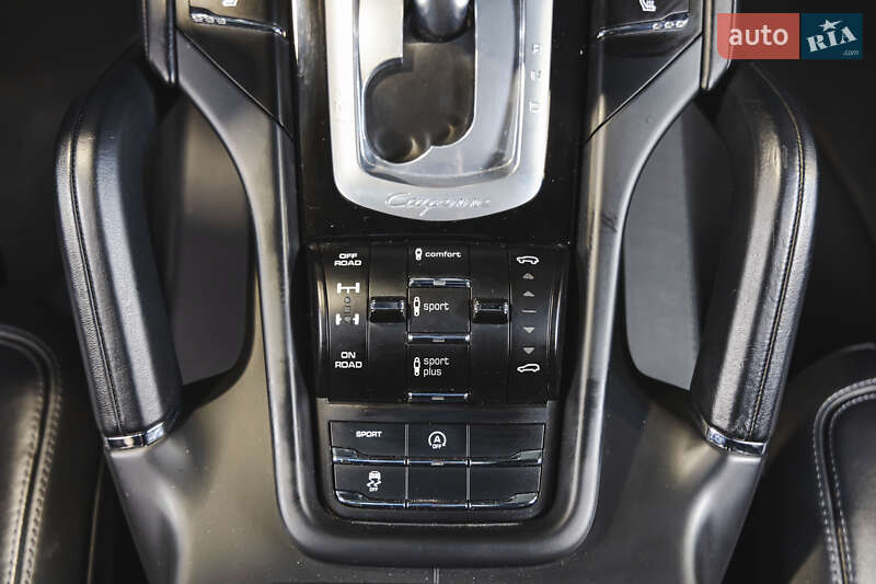 Внедорожник / Кроссовер Porsche Cayenne 2014 в Луцке
