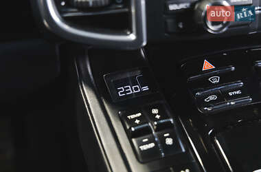 Позашляховик / Кросовер Porsche Cayenne 2014 в 