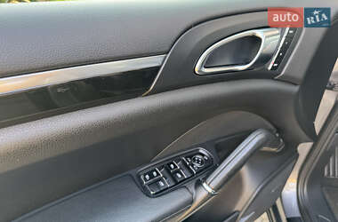 Внедорожник / Кроссовер Porsche Cayenne 2010 в 