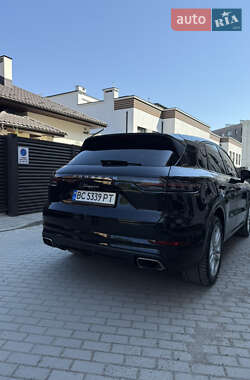 Позашляховик / Кросовер Porsche Cayenne 2019 в 