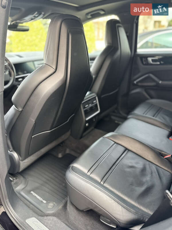 Внедорожник / Кроссовер Porsche Cayenne 2018 в Черновцах