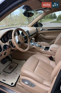 Внедорожник / Кроссовер Porsche Cayenne 2014 в 