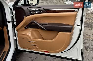 Внедорожник / Кроссовер Porsche Cayenne 2012 в 