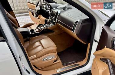 Внедорожник / Кроссовер Porsche Cayenne 2012 в 