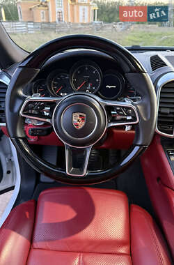 Внедорожник / Кроссовер Porsche Cayenne 2015 в 
