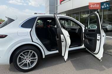 Внедорожник / Кроссовер Porsche Cayenne 2022 в 