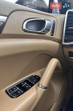 Внедорожник / Кроссовер Porsche Cayenne 2010 в 