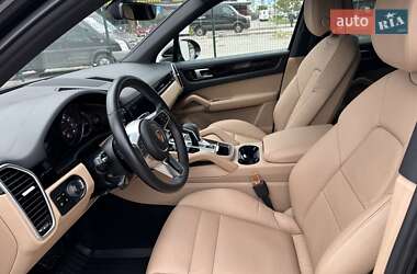 Внедорожник / Кроссовер Porsche Cayenne 2018 в 