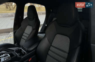 Внедорожник / Кроссовер Porsche Cayenne 2019 в 