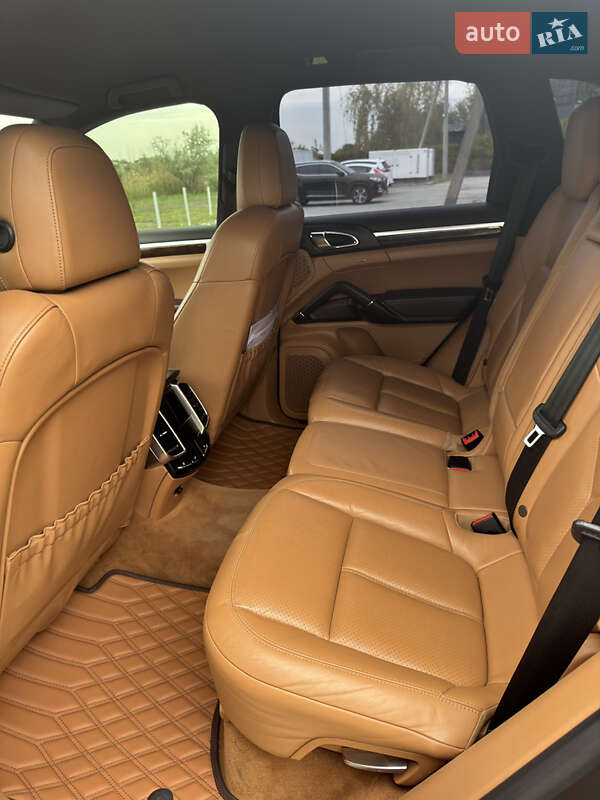 Позашляховик / Кросовер Porsche Cayenne 2013 в 
