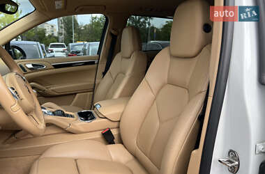 Внедорожник / Кроссовер Porsche Cayenne 2014 в 