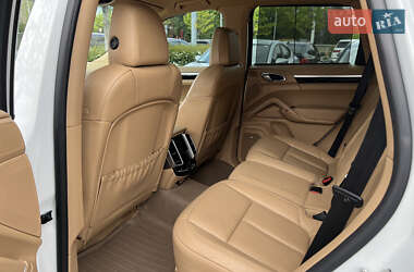 Внедорожник / Кроссовер Porsche Cayenne 2014 в 