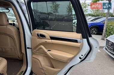 Внедорожник / Кроссовер Porsche Cayenne 2014 в 