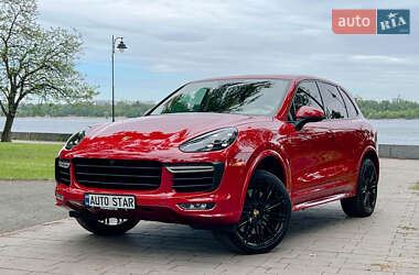 Внедорожник / Кроссовер Porsche Cayenne 2015 в 
