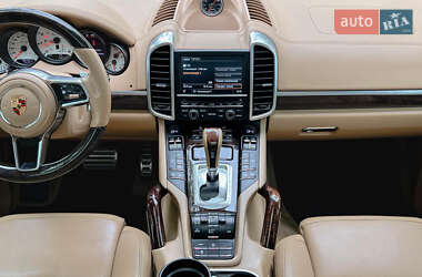 Внедорожник / Кроссовер Porsche Cayenne 2015 в 