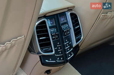 Внедорожник / Кроссовер Porsche Cayenne 2015 в 