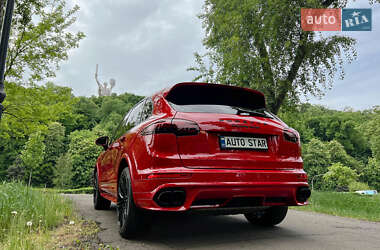 Внедорожник / Кроссовер Porsche Cayenne 2015 в 