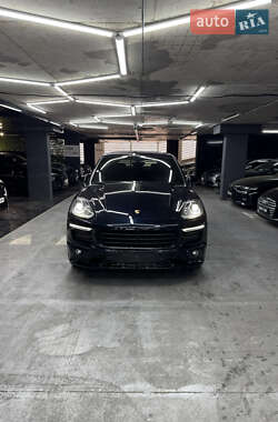 Внедорожник / Кроссовер Porsche Cayenne 2015 в 