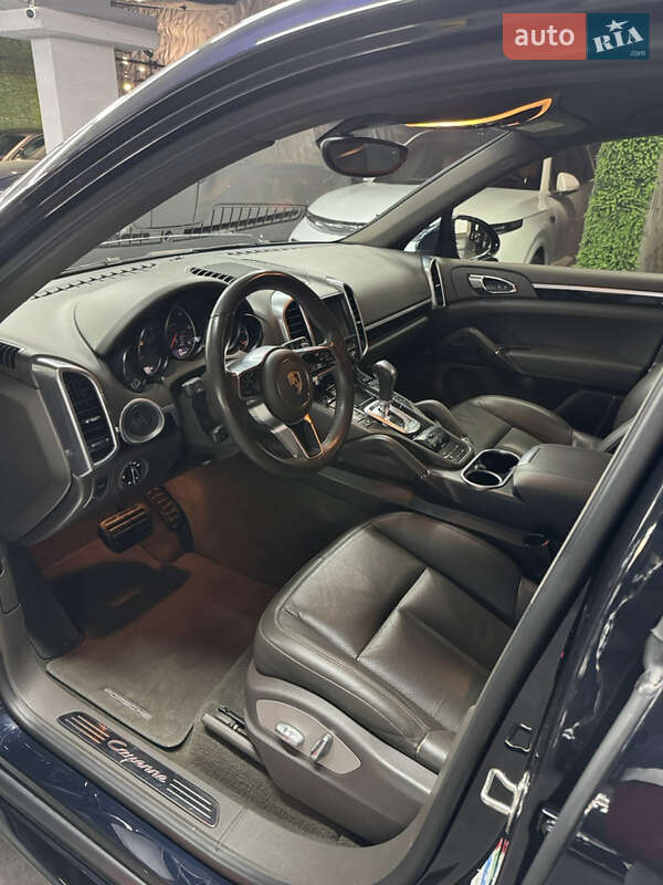 Позашляховик / Кросовер Porsche Cayenne 2015 в Одесі