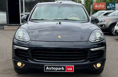 Внедорожник / Кроссовер Porsche Cayenne 2015 в 