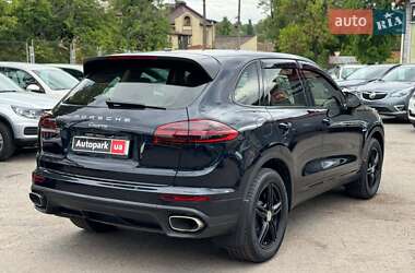 Внедорожник / Кроссовер Porsche Cayenne 2015 в 