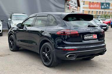 Внедорожник / Кроссовер Porsche Cayenne 2015 в 