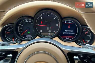 Внедорожник / Кроссовер Porsche Cayenne 2015 в 