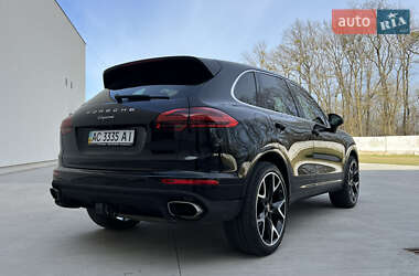 Внедорожник / Кроссовер Porsche Cayenne 2016 в 