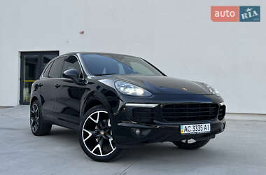 Внедорожник / Кроссовер Porsche Cayenne 2016 в 
