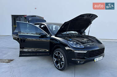 Внедорожник / Кроссовер Porsche Cayenne 2016 в 