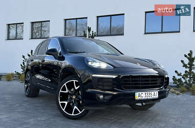 Внедорожник / Кроссовер Porsche Cayenne 2016 в 