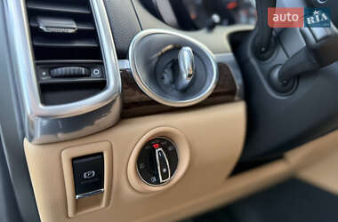Внедорожник / Кроссовер Porsche Cayenne 2015 в 