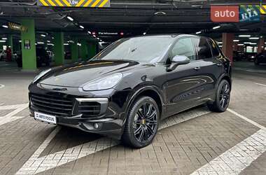 Внедорожник / Кроссовер Porsche Cayenne 2017 в 