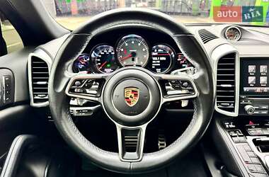 Внедорожник / Кроссовер Porsche Cayenne 2017 в 