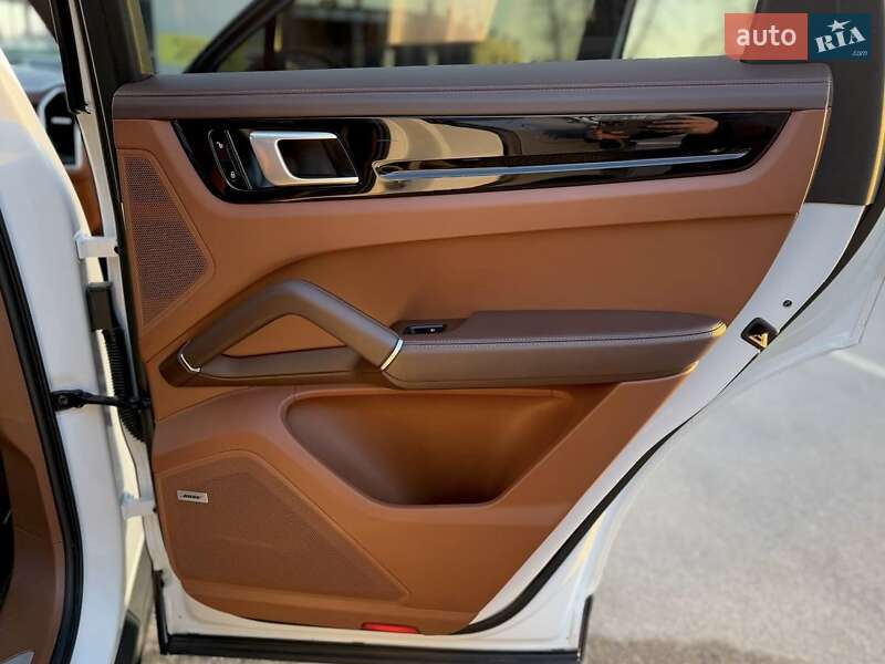 Внедорожник / Кроссовер Porsche Cayenne 2018 в Киеве