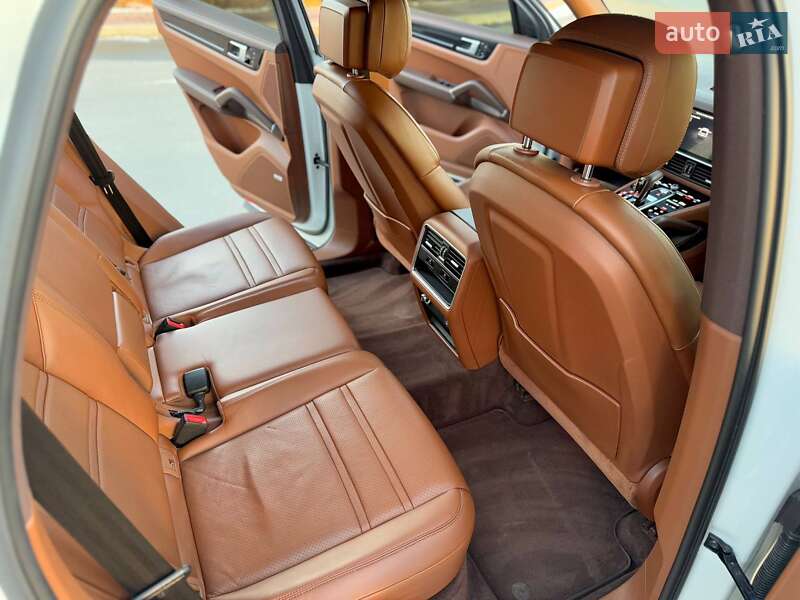 Внедорожник / Кроссовер Porsche Cayenne 2018 в Киеве