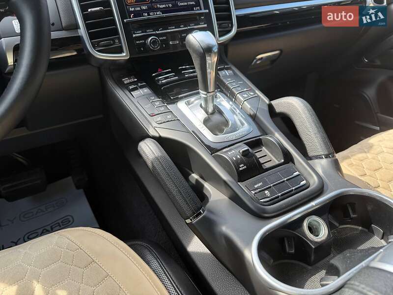 Позашляховик / Кросовер Porsche Cayenne 2013 в Одесі