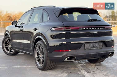 Позашляховик / Кросовер Porsche Cayenne 2023 в 